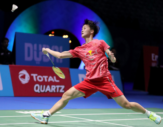 他展现了迥 他展现了迥